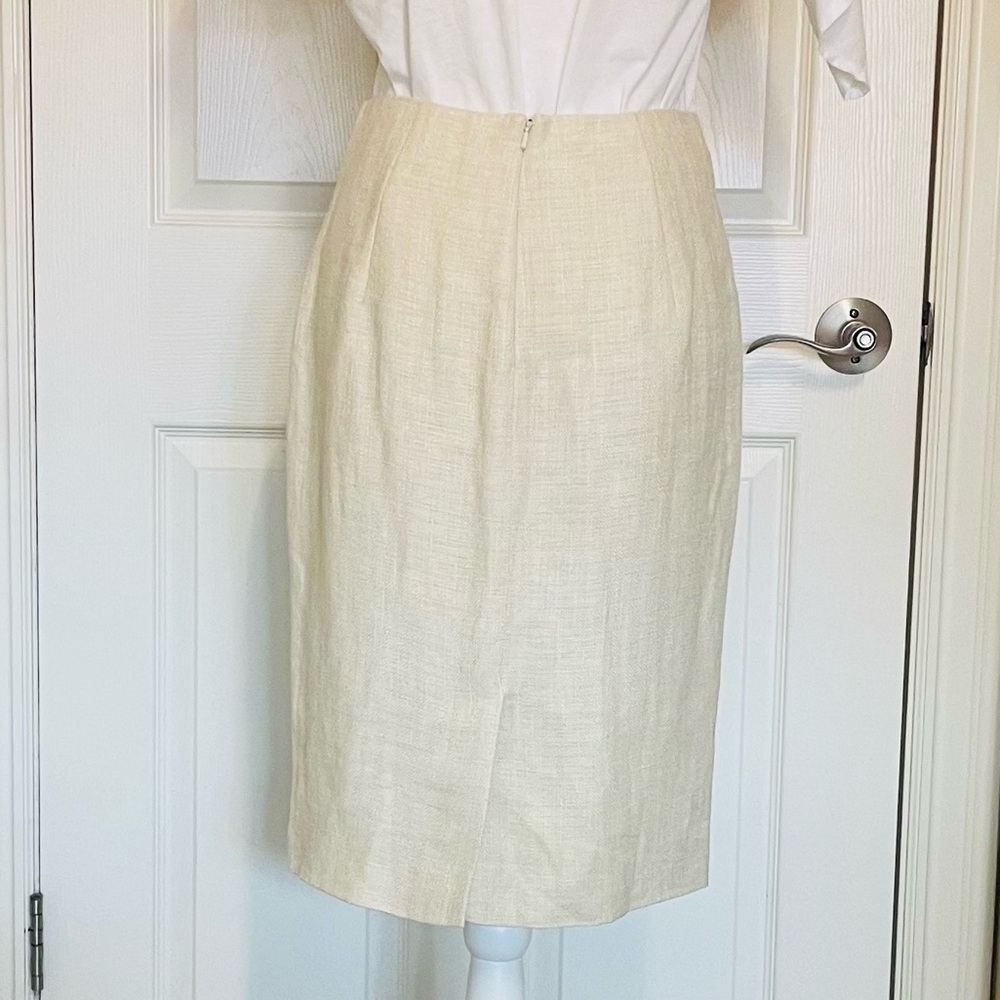 MaxMara pencil skirt. - Picture 3 of 4